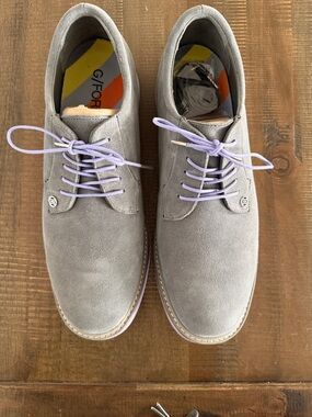 G/FORE Men’s Gray Suede Chukka Boots with Lavender Laces